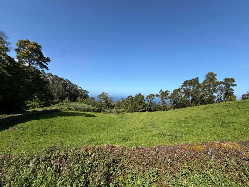 Prédio rústico sito Praia da Vitória