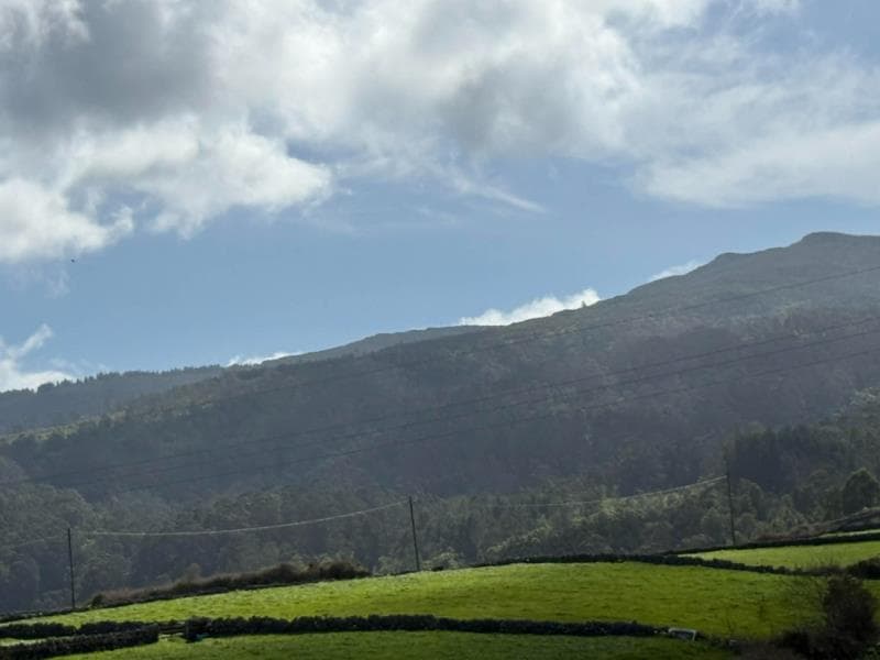 Prédio rústico sito Praia da Vitória
