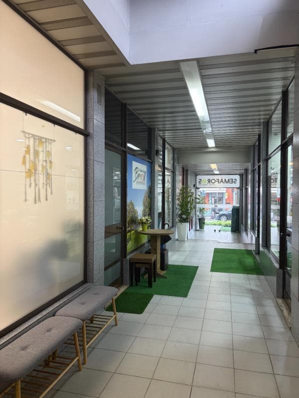 Loja para comércio no Centro Comercial «Semáforos» (Fafe)