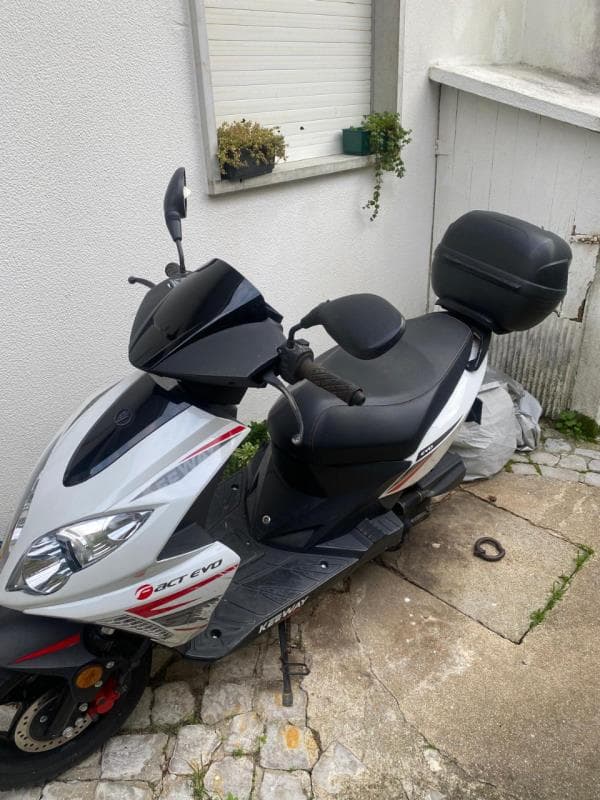 Ciclomotor marca KEEWAY