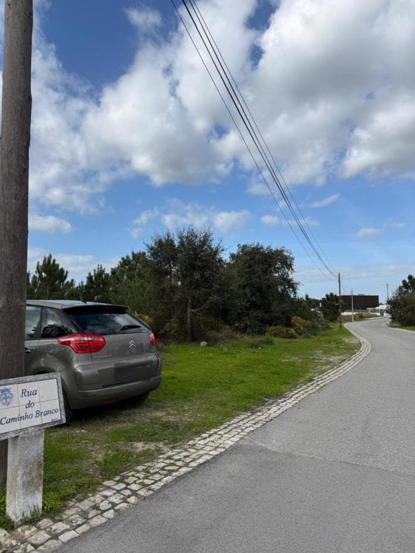 Terreno rústico sito na Charneca da Cotovia, freguesia de Castelo /Sesimbra