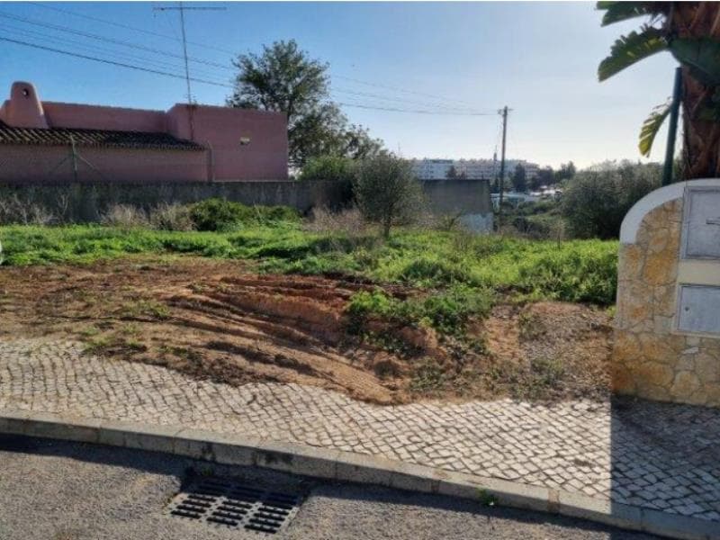 Talhão de terreno para construção urbana sito em Albufeira