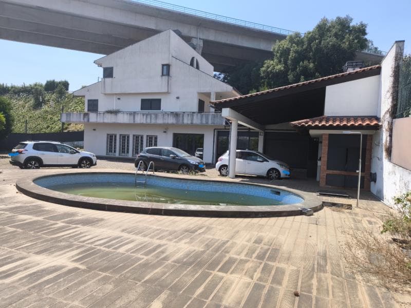 Moradia 4 pisos com piscina, em Guimarães, Mesão Frio