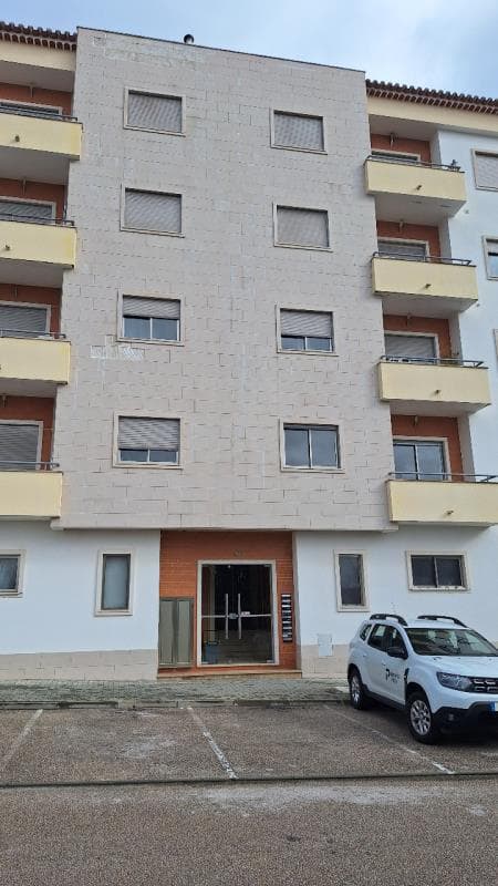 METADE (1/2) - Apartamento em Vila Nova da Barquinha * Distrito Santarém