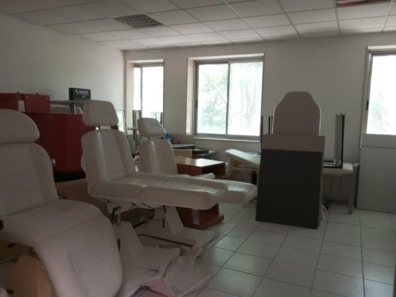 1/2 de loja no Centro Comercial edifício 2002 com 38,1m2, em Leiria