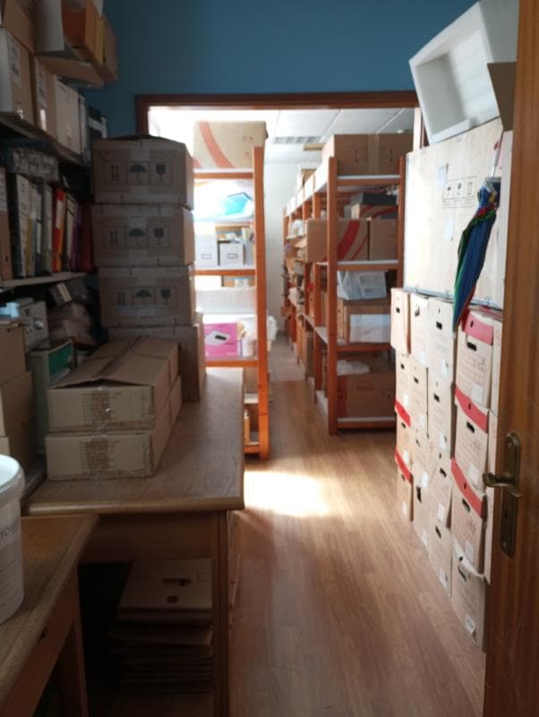 1/2 de loja no Centro Comercial edifício 2002 com 23,40 m2, em Leiria