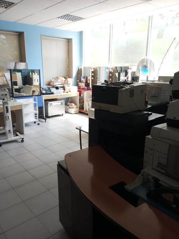 1/2 de loja no Centro Comercial edifício 2002 com 39,3 m2, em Leiria