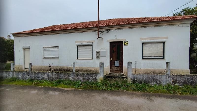 Moradia sita em Santiago - Torres Novas