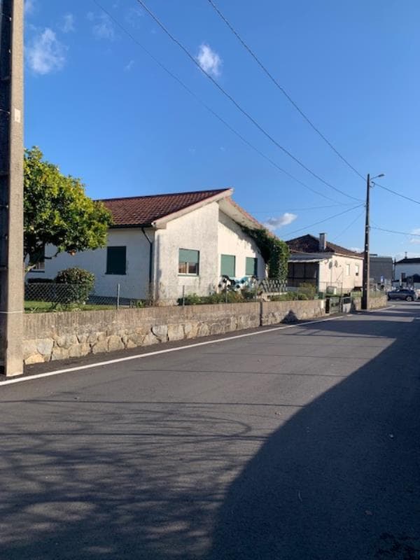 Moradia sita em Vila do Prado - Vila Verde