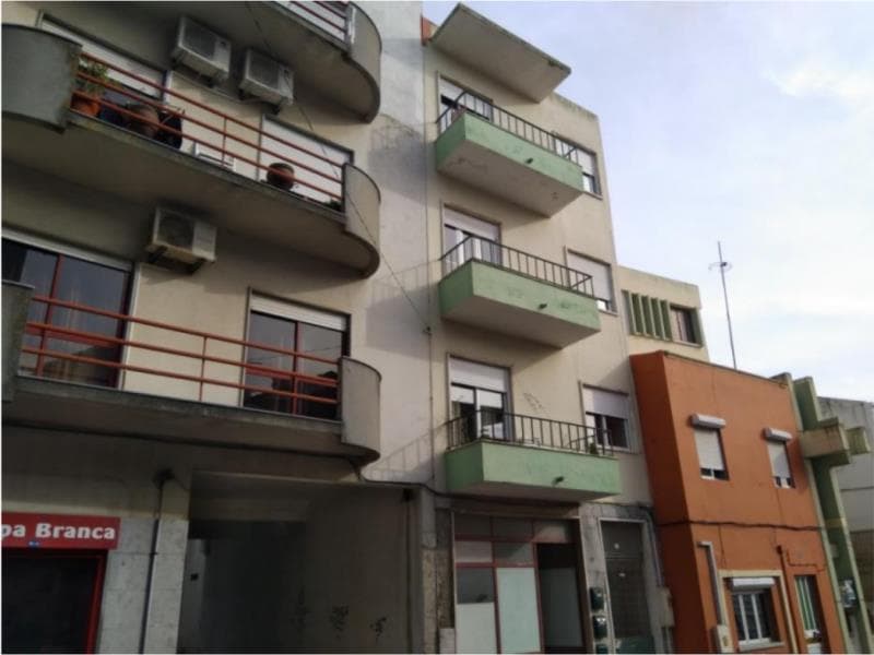 PRÉDIO DE RÉS DE CHÃO (PARA COMÉRCIO) E 1º, 2º, 3º ANDAR (PARA HABITAÇÃO)