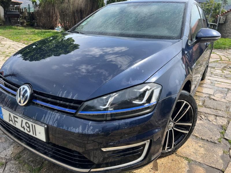 Veículo Automóvel Marca VOLKSWAGEN Modelo: GOLF VII