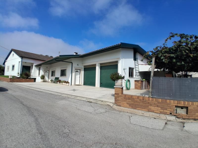 Moradia sita em Carnide - parte ubana e rústica