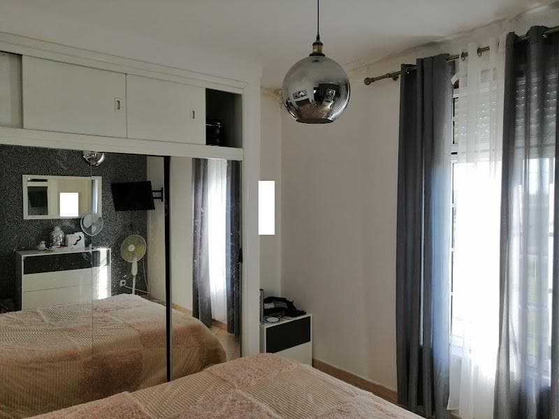 1/2 Casa de Habitação de Rés-do-chão e 1º Andar em Canaviais/Évora