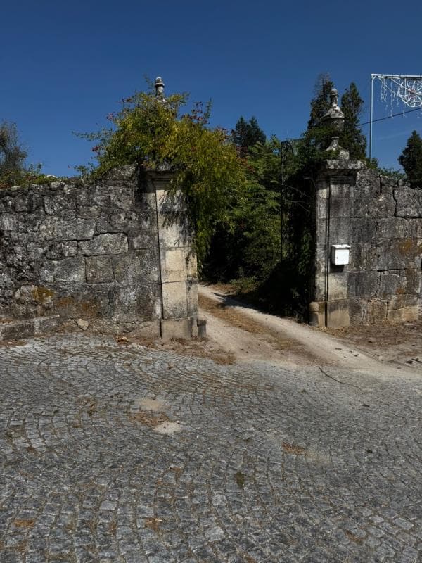Prédio Misto em Fornos De Algodres