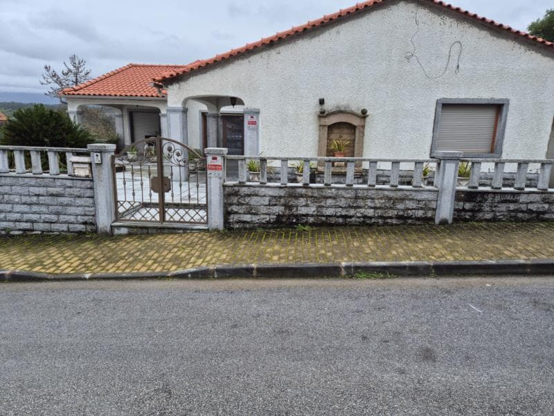 MORADIA COM PISCINA, JARDIM E ANEXO, próximo da SERRA DA ESTRELA