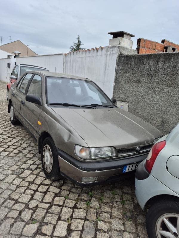 Viatura Nissan, modelo Sunny.