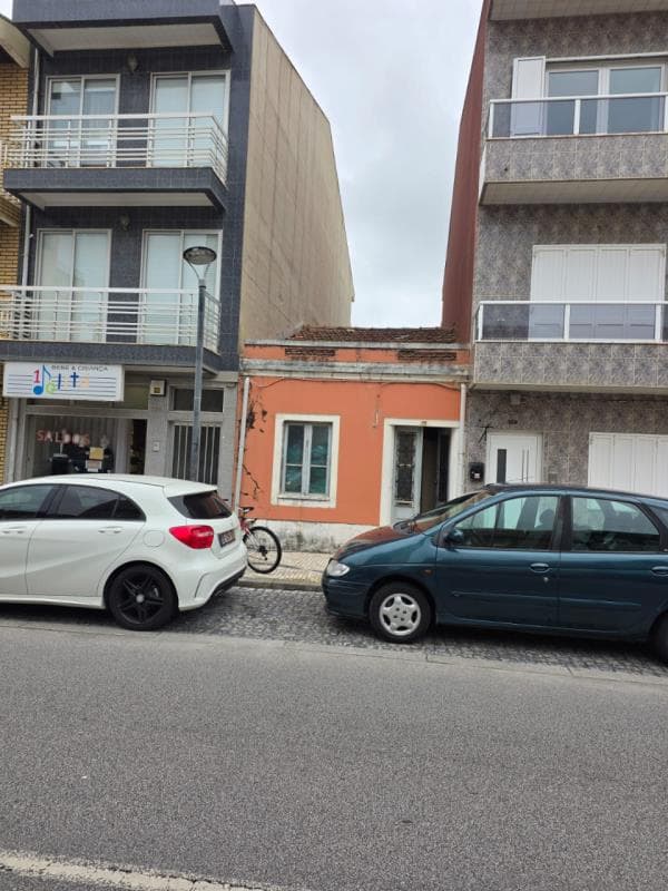 Casa destinada a habitação e quintal, na Rua Dr Carlos Pinto Ferreira, 304, Vila