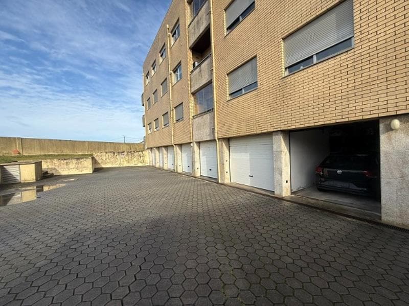 Apartamento T2 com estacionamento coberto