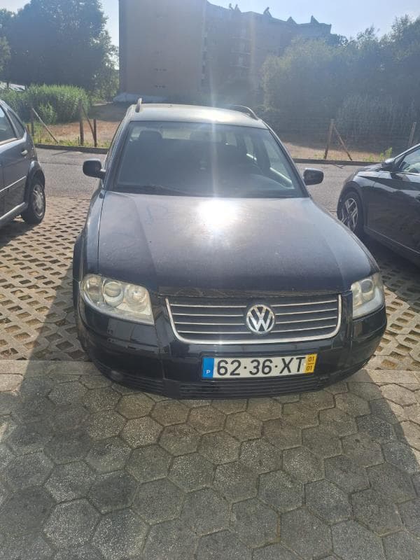Viatura ligeira de passageiros da marca Volkswagen, modelo Passat