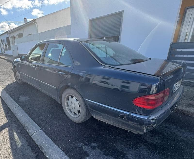 MERCEDES-BENZ modelo 210 (210 004)