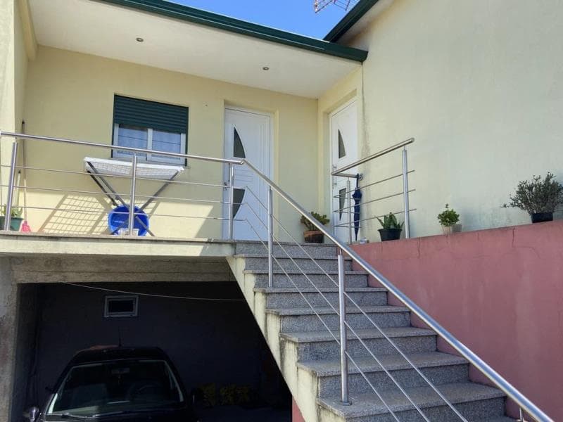 Edifício com duas habitações do tipo t2 - S. Martinho do Bougado - Trofa