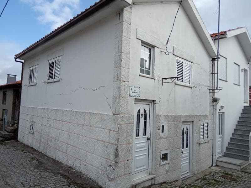 Moradia em Magueijinha, Lamego devoluta de pessoas e bens