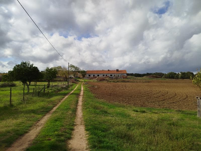 1/4 do direito de indiviso - PRÉDIO MISTO SITUADO EM ESTREMOZ