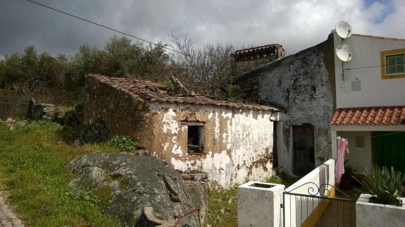 Prédio Urbano Sito em Carvalhal Barbudo, Urra, Portalegre