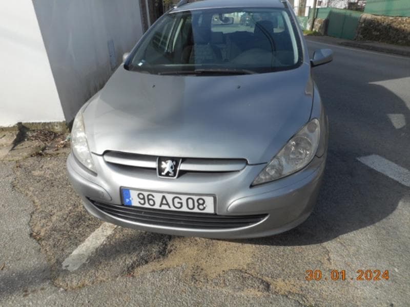 Veículo ligeiro de passageiros de marca Peugeot, modelo 3*8HZ* (307)