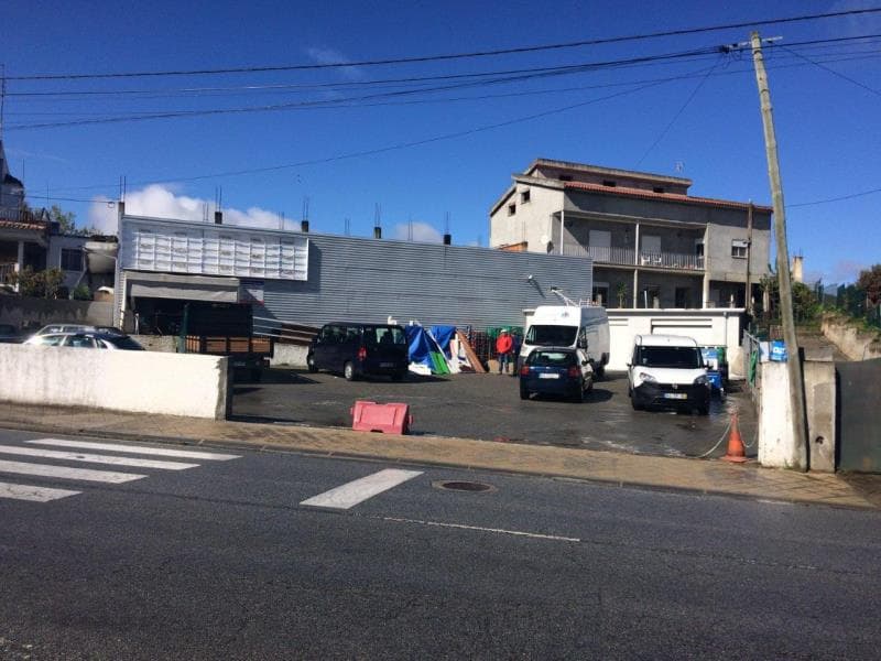 Edifício destinado a comércio em Vila Nova de Foz Côa de R/C e logradouro