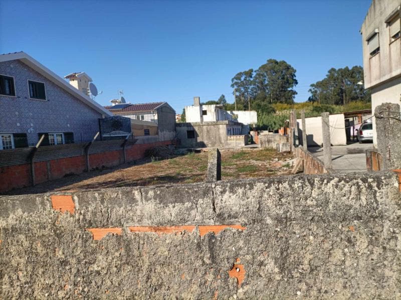 Imóvel com amplo logradouro