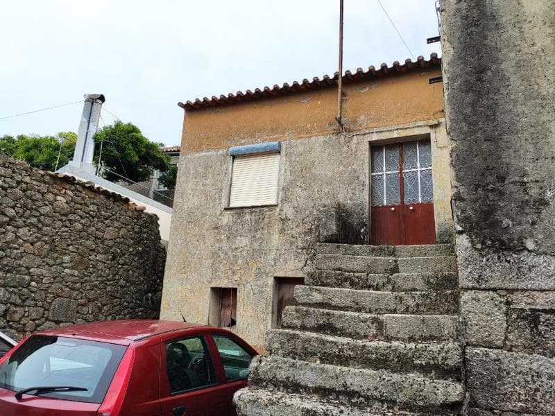 1/2 de casa de habitação