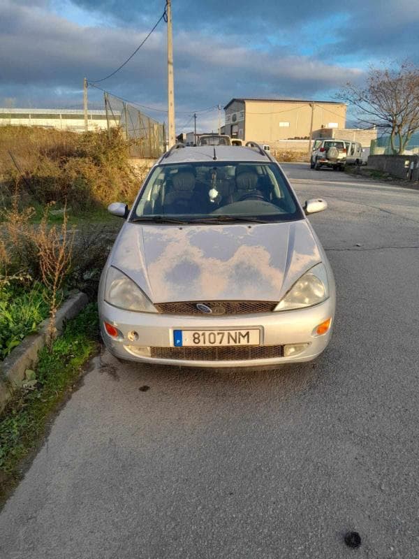 Veículo matrícula 81-07-NM, Ford Focus cinzento, diesel, com cerca de 554.000km