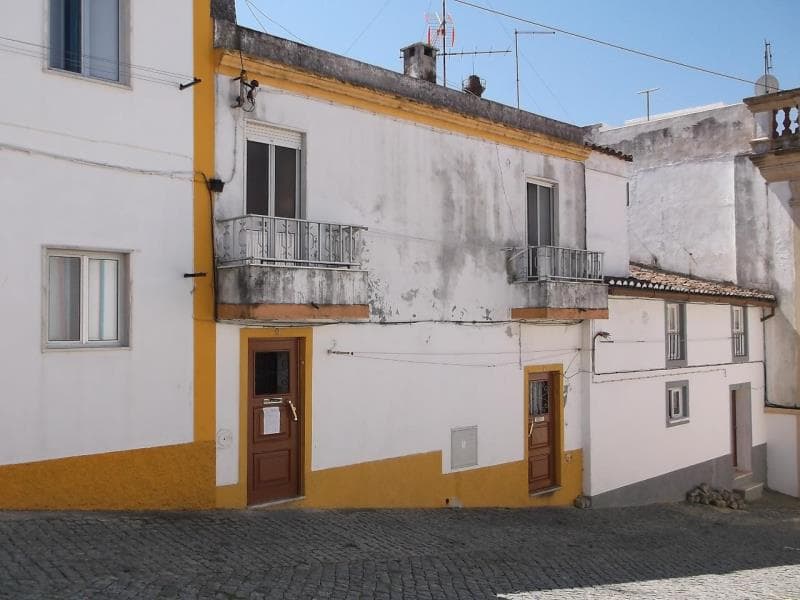 Direito de 5/6 em fração autónoma F, habitação, em Borba