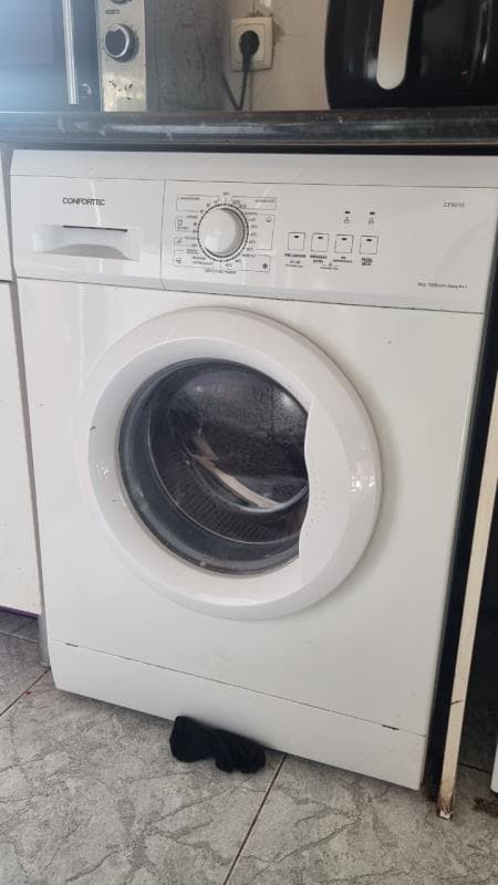 Lote composto por mobiliário de quarto e máquina de lavar roupa