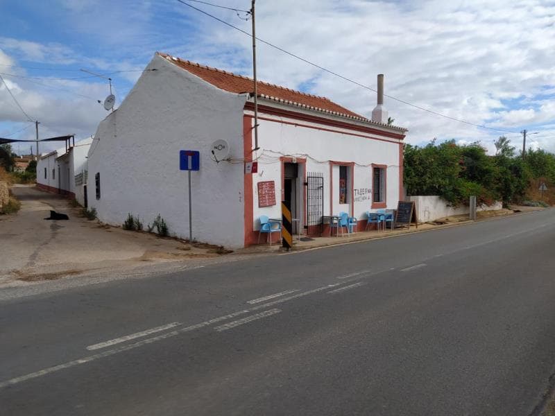 Prédio Urbano destinado a habitação e comércio em Silves