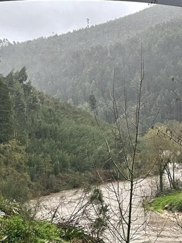 Casa de Moinhos em Aguiar de Sousa, Paredes