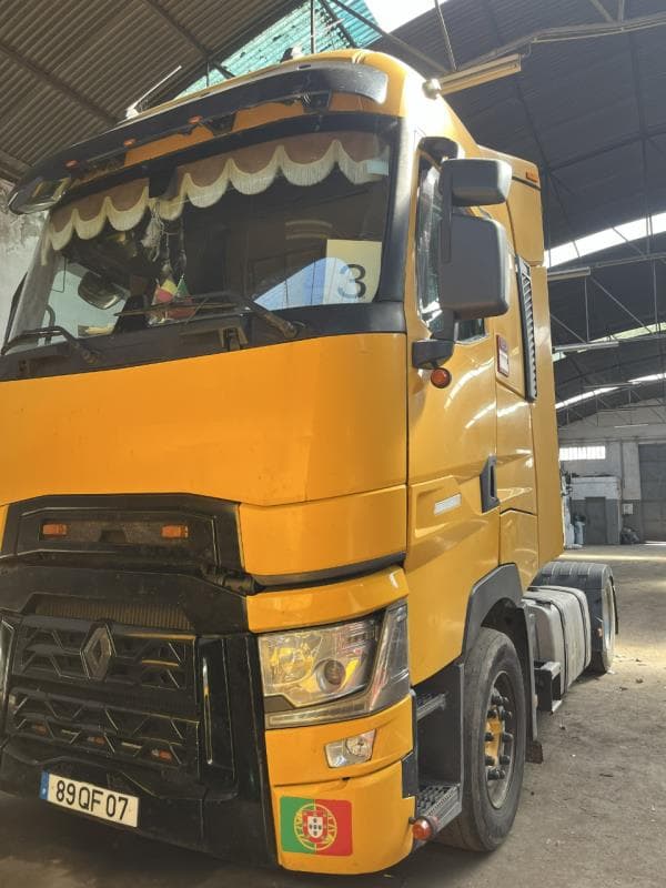 TRACTOR DE MERCADORIAS RENAULT