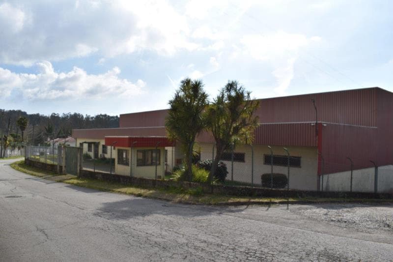 Pavilhão Industrial e Terreno destinado a estaleiro